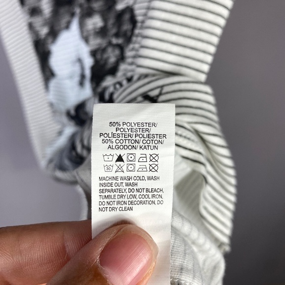 Lucky Brand Womens Flowers Printed Graphics V-Neck Cutout Tee Size Small - Picture 9 of 9